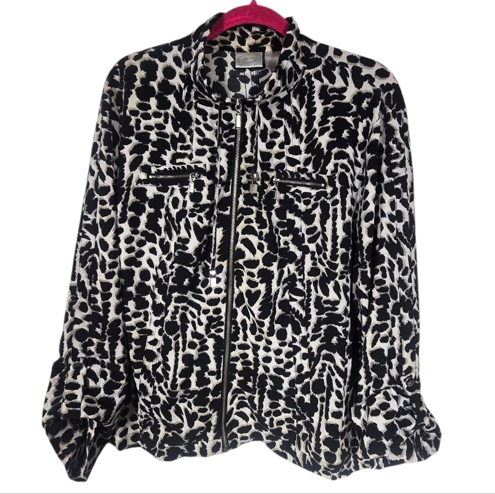 Chico's Zenergy Size 3 (Approx Size 16) Black and White Animal Print Zip Jacket